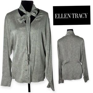 ELLEN TRACY Vintage
Silk Blend Tie Neck
Button
Down Blouse
Size 18 Plus